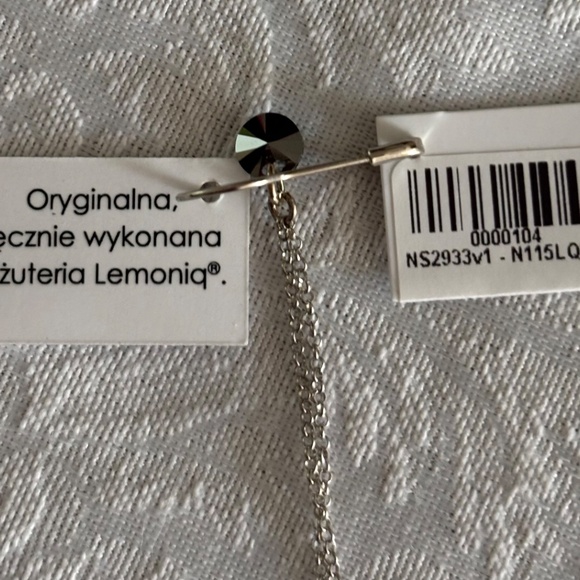 Lemoniq 32" Sterling Chain with Swarovski Crystal Pendant - Picture 4 of 6